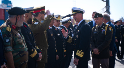 مضلل: الدبيبة لم يزر البارجة الأميركية USS Mount Whitney خلال رسوِّها في طرابلس