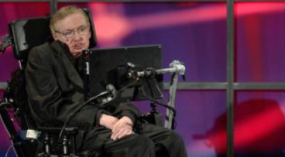 على عكس ادّعاء عمرو أديب وعبدالله رشدي ستيفن هوكينغ لم يكن "زبونًا" لدى "إبستين"