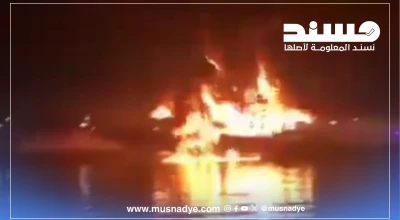 الفيديو قديم ويوثق احتراق سفينة تحمل سيارات في الشارقة وليس نتيجة قصف أمريكي