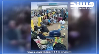 الصورة لا تُظهر حجاجًا يمنيين بل مواطنين عالقين على الحدود السعودية في عام 2015