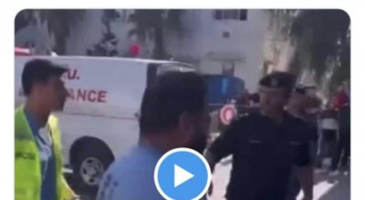 ما يظهر في الفيديو هو طفل شهيد وليست دُمية