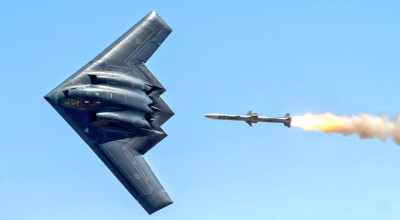 هل اعترفت أمريكا بنجاح الحوثيين في استهداف قاذفة الشبح B-2؟