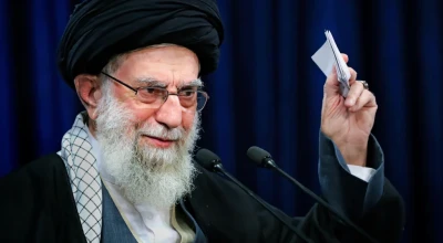 انتشار فيديو قديم لخامنئي مع الادعاء أنه حي