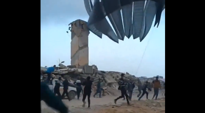 انتشار فيديو قديم لإنزال مساعدات إنسانية جوًا على قطاع غزة مع الادعاء أنه حديث لمساعدات من الصين 