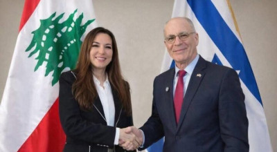 حقيقة صورة مصافحة سفيرة لبنان وسفير إسرائيل في واشنطن: مفبركة بالذكاء الاصطناعي