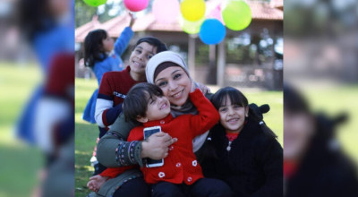 الصورة المتداولة ليست للصحفية الشهيدة آمال الشمالي وإنما للمعلمة آمال شكشك