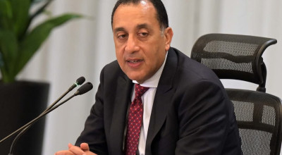 يستشهد بالزيارات الميدانية للمنشآت.. تصريحات مضللة لرئيس الوزراء عن وضع الدولة للتعليم والصحة كأولوية قصوى