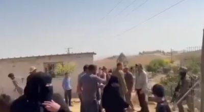 انتشار فيديو لاعتداء جنود الاحتلال والمستوطنين على مسافر يطا، مع الادعاء أنه في درعا