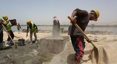 خطر العمل في المهن المهمشة.. وفاة 3 عمال نظافة وتوصيل في أسبوعين