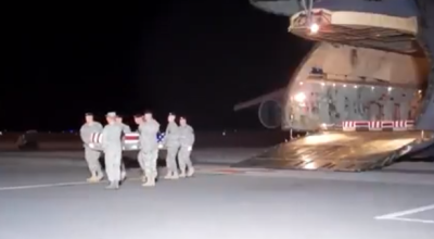 لا صحة للفيديو المتداول الذي يُظهر عودة الجنود الأميريكيين لبلدهم في توابيت