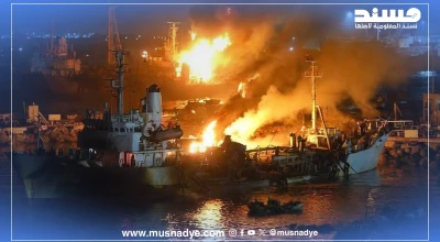 الصورة المتداولة لحريق سفينة في ميناء المكلا مولَّدة بالذكاء الاصطناعي ولا توثّق حريقًا حقيقيًا عقب قصف طيران التحالف.