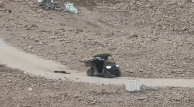 الفيديو المتداول لا يظهر طفلاً فلسطينياً بل شاة ميتة يسحبها مستوطن