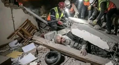 حقيقة الصورة المتداولة لجثمان خامنئي تحت الأنقاض