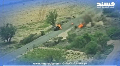 صورة آلية مدمرة على طريق في أبين.. هل هي حديثة أم قديمة؟