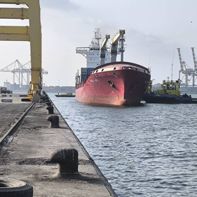 هل أوقفت السعودية تصاريح دخول السفن إلى ميناء عدن؟