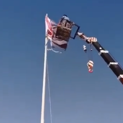 فيديو تغيير العلم اليمني في الوديعة مزيف ويعود لتغيير العلم في منفذ شحن بالمهرة