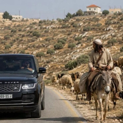 صورة المستوطن على الحمار بجانب مركبة فارهة مولدة بالذكاء الاصطناعي 
