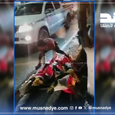 فيديو قديم لجماعة الحوثي تنزع أعلام الجمهورية اليمنية وتمنع المحتفلين بذكرى 26 سبتمبر في صنعاء