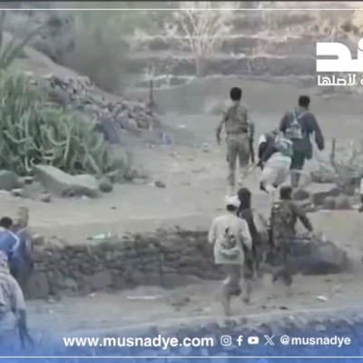 فيديو قديم يوثّق اقتحام مواقع الحوثيين في مقبنة بتعز، وليس قصف مواقع القوات الحكومية في الوازعية والكدحة
