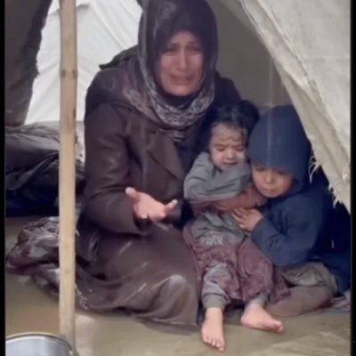فيديو مزيف لأم وطفلين داخل خيمة في القطاع