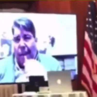 هل صالح مسلم حضر جلسة حديثة للكونغرس وهو يدخن الأركيلة بشأن سوريا؟