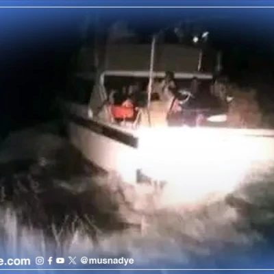 الصورة لا تُظهر خروج زوارق من معاشيق، بل تعود إلى طرابلس عام 2022.