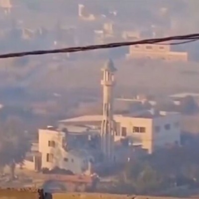 فيديو تفجير الاحتلال لمسجد الرسول الأكرم في جنوب لبنان مُتداول بأنه لتفجير &#8220;الحوثيين&#8221; مسجداً في اليمن