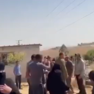 انتشار فيديو لاعتداء جنود الاحتلال والمستوطنين على مسافر يطا، مع الادعاء أنه في درعا