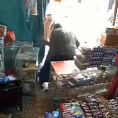 فيديو اعتداء على محل تجاري يُستغل لادّعاء انتهاكات حزب الإصلاح في تعز.. ما حقيقته؟