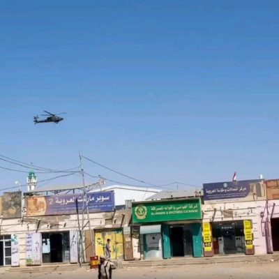 صورة يُزعم أنّها لتصدي مروحيات الأباتشي للحوثيين في الصافية بتعز.. ما حقيقتها؟