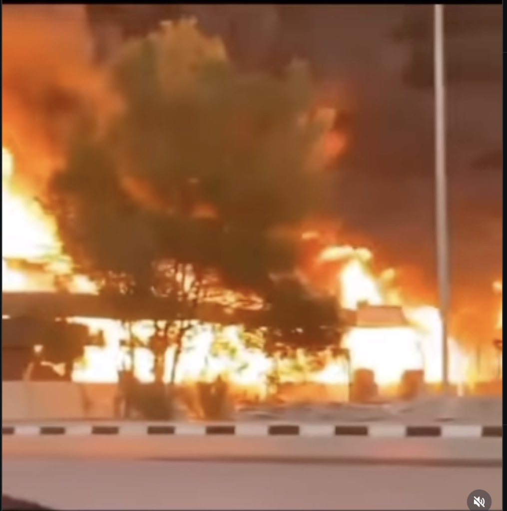 انتشار فيديو لحريق قديم في سوق بعجمان مع الادعاء أنه في مطار دبي 