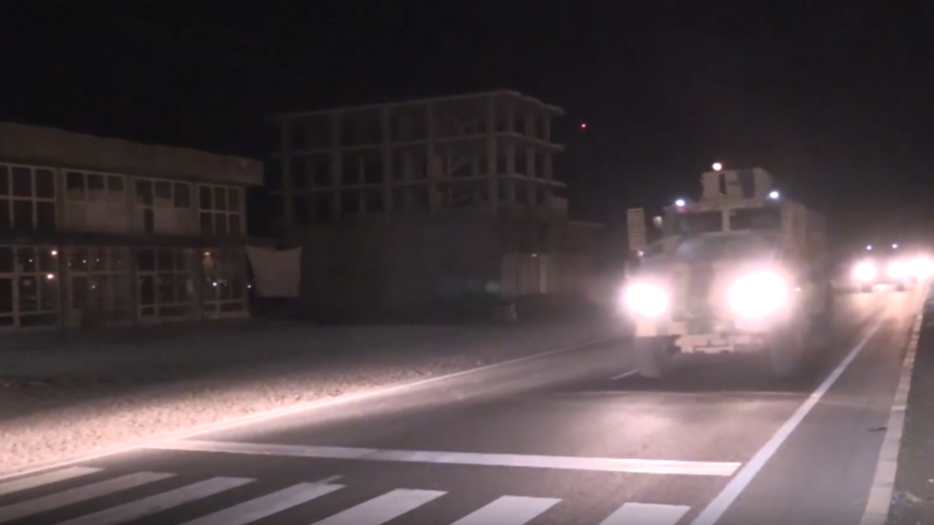 فيديو دخول الأرتال العسكرية التركية إلى سوريا لمساندة قوات الأمن العام في اللاذقية مضلل