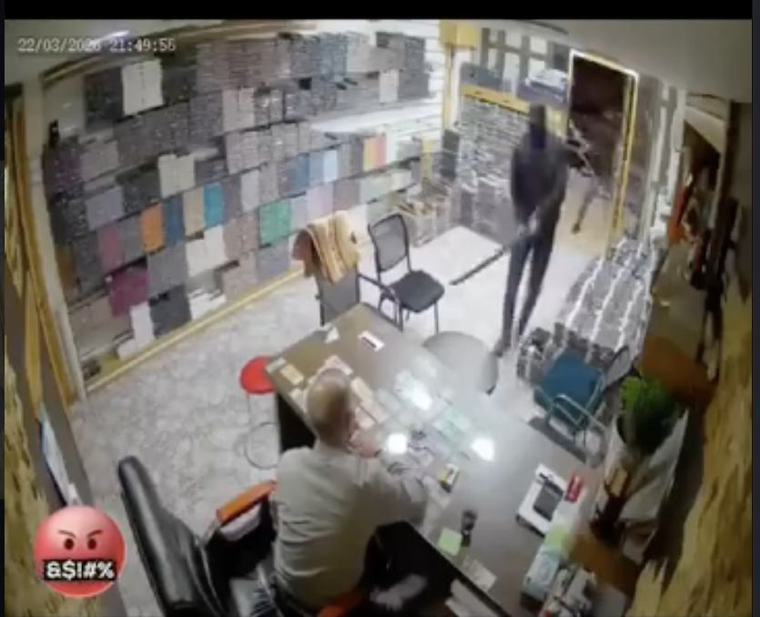 ما حقيقة مقطع الفيديو الذي يظهر اعتداء ملثمين على رجل في الضفة الغربية؟