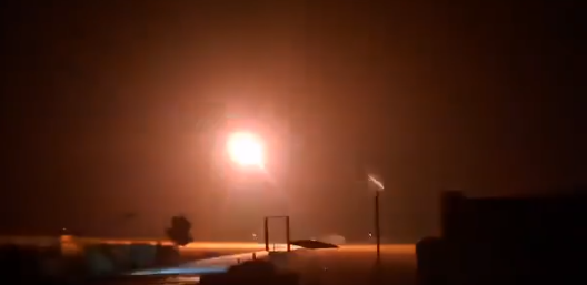 فيديو قديم مضلل.. قصف صاروخي على قسد في دير حافر