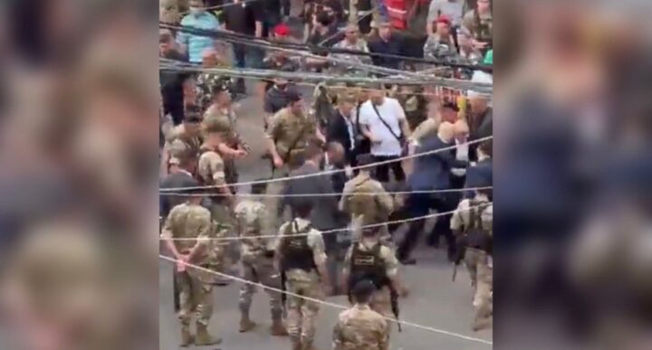 حقيقة فيديو طرد السفير الإيراني من لبنان: المقطع قديم ويوثّق حادثة اعتداء عام 2022