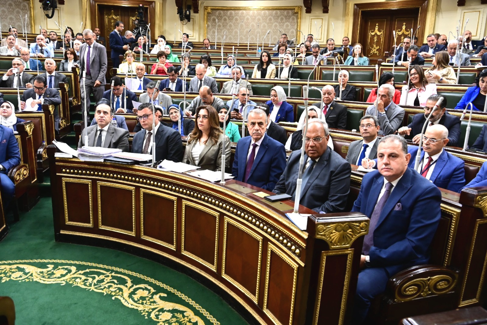 قانون الإيجار القديم.. الحكومة تفشل في توفير الإحصاءات ونواب الموالاة يوافقون "على عماهم"
