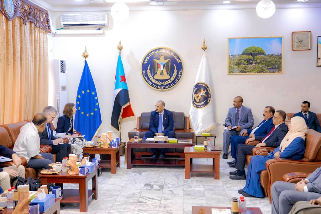 الصورة للقاء الزبيدي بوفد أوروبي في أكتوبر 2021