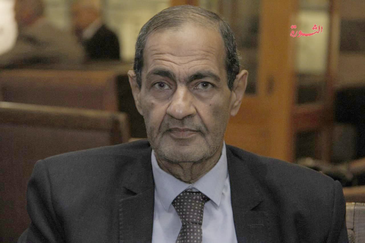 متجاهلاً إشادة الدستور المصري ومؤسسات الدولة.. أسامة الدليل يصف الحديث عن يناير بـ "الكلام التافه"