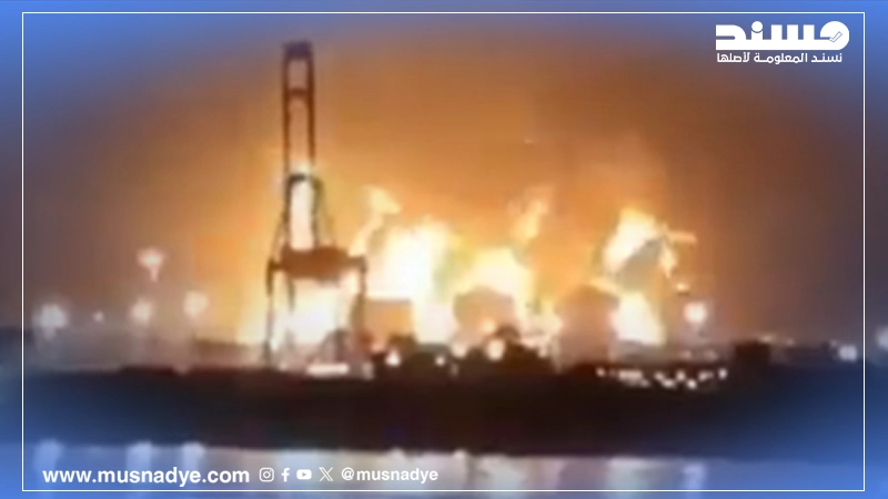 الفيديو يعود لميناء صلالة في مارس، ولا علاقة له بالقصف اليوم في السعودية أو قطر أو الإمارات
