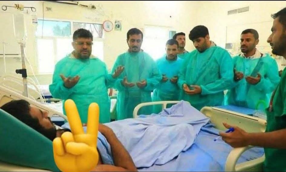 حقيقة صورة زيارة محمد علي الحوثي للغماري في المستشفى