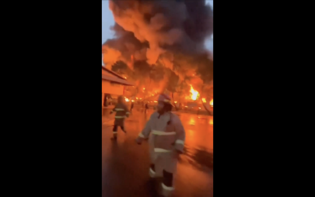  اندلاع حريق هائل في إندونيسيا وليس في إسرائيل