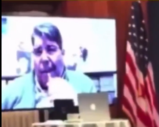 هل صالح مسلم حضر جلسة حديثة للكونغرس وهو يدخن الأركيلة بشأن سوريا؟