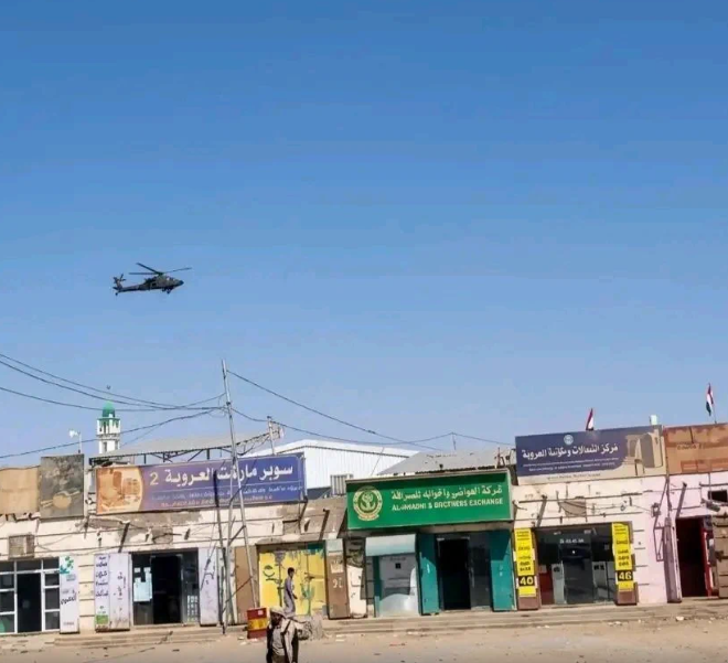 صورة يُزعم أنّها لتصدي مروحيات الأباتشي للحوثيين في الصافية بتعز.. ما حقيقتها؟