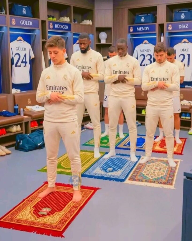 صورة مولدة بالذكاء الاصطناعي للاعبي ريال مدريد