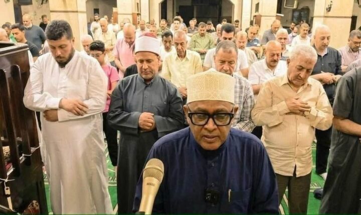 حقيقة صورة رئيس صوماليلاند في المسجد الأقصى: مفبركة وتعود لإمام مسجد في مصر