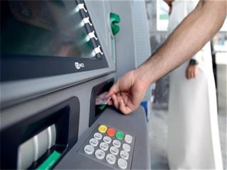 عمولات البنوك المرتفعة عند السحب من ATM تخص "كارت الاقتراض"