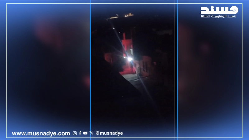 الفيديو المتداول قديم ويعود لاشتباكات في منطقة القلمون بسوريا وليس في محافظة البيضاء