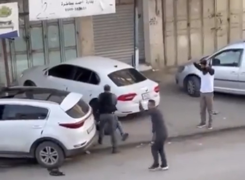 فيديو قديم لإعدام شاب من حوارة في نابلس