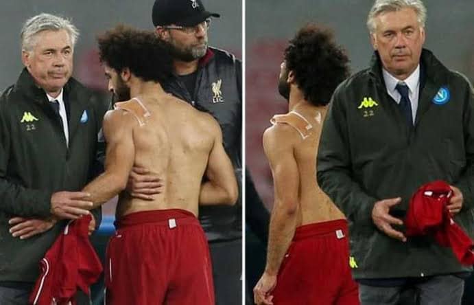 صور حصول مدرب ريال مدريد على قميص محمد صلاح قديمة