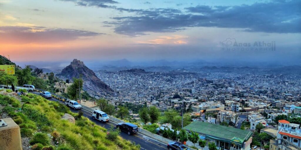 لا صحة لما يتم تداوله عن اقتحام الجيش والشرطة لحي الروضة في تعز